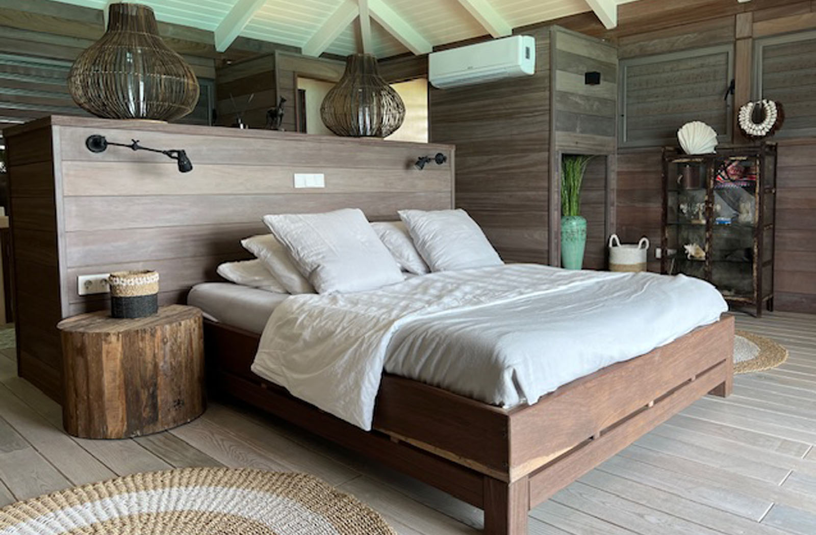 Bonaire Beach House in Kralendijk, interior and surroundings