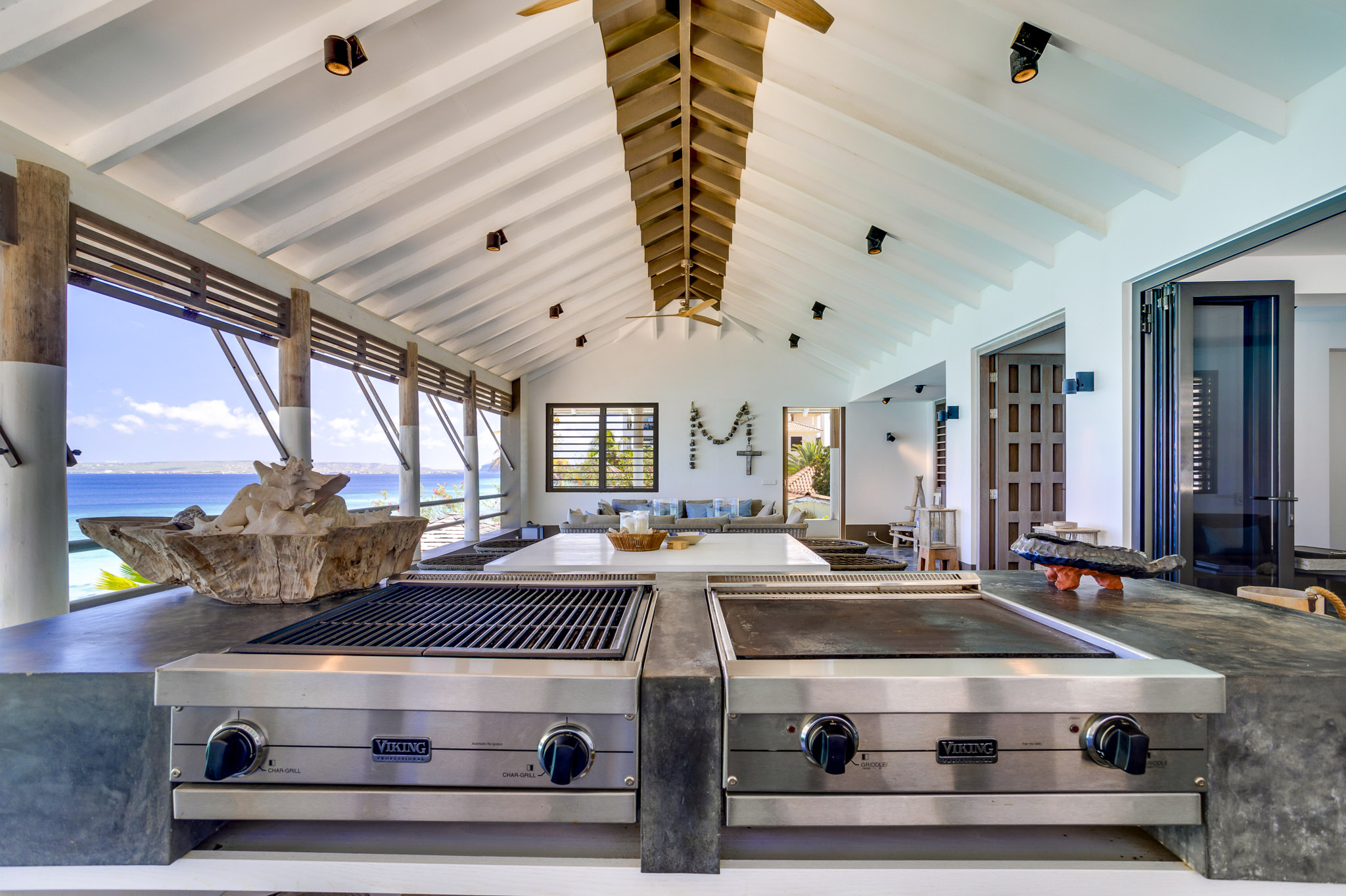 Piet Boon Villa Kas Oceano in Kralendijk, interior and surroundings