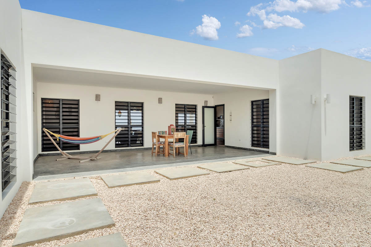 Villa Dos Hermanos in Kralendijk, interior and surroundings